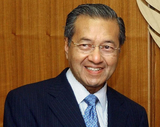 استقالة رئيس وزراء ماليزيا مهاتير محمد بعد محاولة شركائه إسقاط الحكومة صورة رقم 9