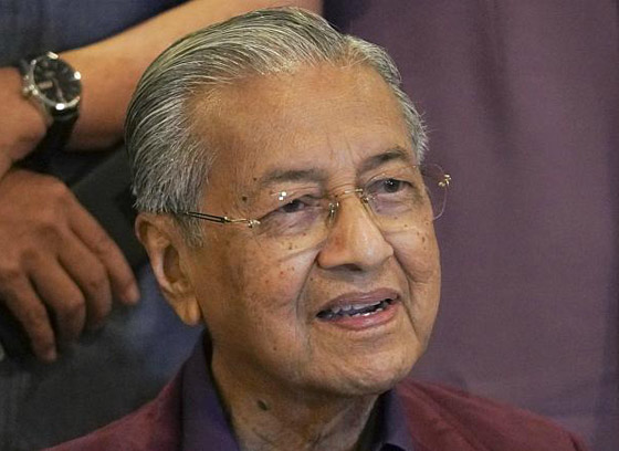 استقالة رئيس وزراء ماليزيا مهاتير محمد بعد محاولة شركائه إسقاط الحكومة صورة رقم 14