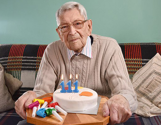 أكبر رجل في العالم بعمر 111 عاما: كان يجب أن أكون ميتا الآن! صورة رقم 2
