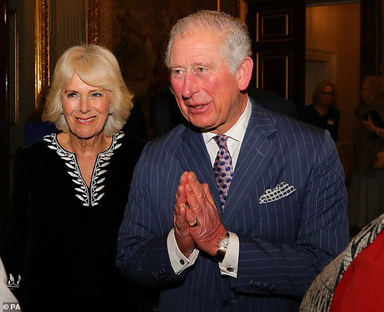هذا آخر لقاء جمع الأمير تشارلز بالملكة قبل كشف اصابته بالكورونا صورة رقم 5