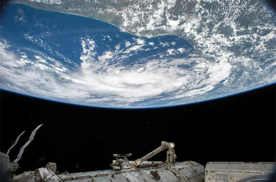 في اليوم العالمي لأمنا الأرض.. إليكم أجمل صور لمنزلنا من الفضاء صورة رقم 3