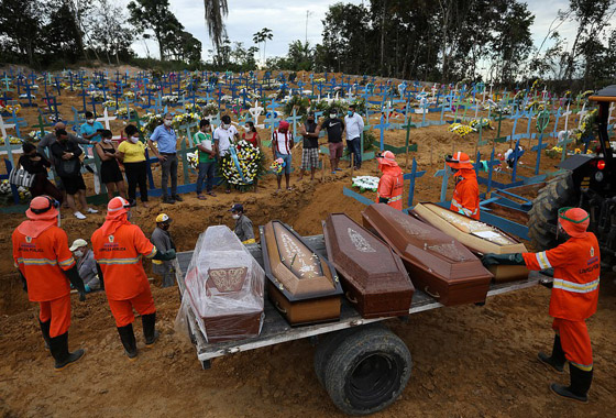 مئات التوابيت في مقبرة كورونا.. فيلم رعب في غابة برازيلية! صور صورة رقم 12