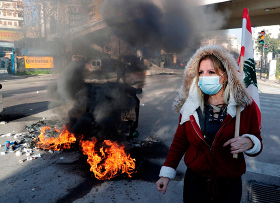 لبنان.. قطع طرقات احتجاجا على تردي الأوضاع المعيشية صورة رقم 2