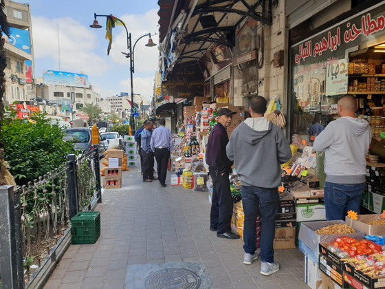 لا تباعد ولا كمامات بأسواق فلسطين.. فهل انتهى كورونا؟ صورة رقم 6