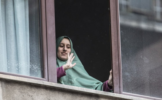  صور وفيديو: مهاجمة الإيطالية سيلفيا رومانو (خائنة ومجنونة!) لاعتناقها الإسلام صورة رقم 2