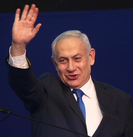 مشهد تاريخي: نتنياهو رئيس وزراء إسرائيل يمثل أمام المحكمة بتهم فساد صورة رقم 9