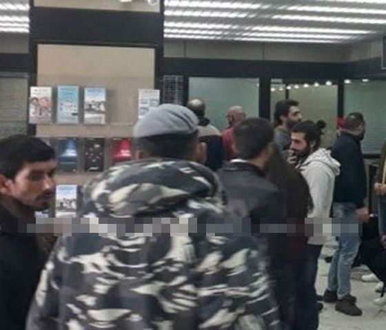 الفنان محمد اسكندر يتهور ويشهر مسدسه في مصرف لبناني مهددا ومطالبا بامواله! صورة رقم 1