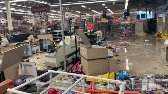 خراب بمتجر فلسطيني بأمريكا بعد خنق وقتل الأمريكي جورج فلويد! فيديو صورة رقم 7