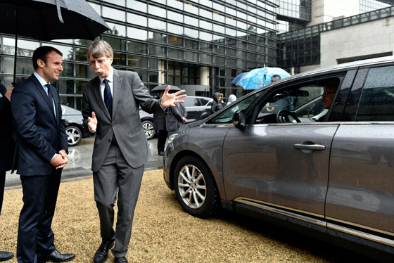 احراج رئيس فرنسا بعد أن تعطلت سيارته في بولندا! صورة رقم 2