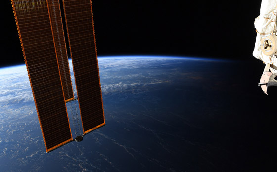 رائد فضاء يشارك لقطة مدهشة للخط الفاصل بين الليل والنهار على الأرض صورة رقم 1