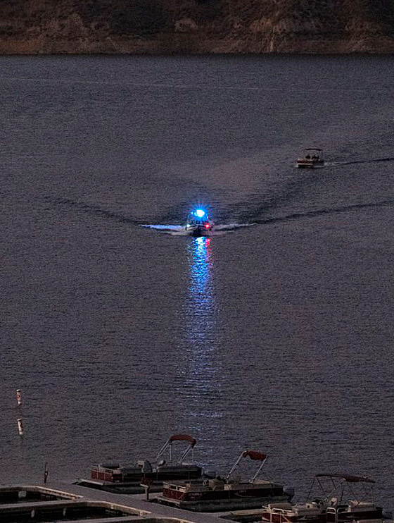 غرق ممثلة والعثور على طفلها لوحده في القارب وسط البحيرة صورة رقم 7