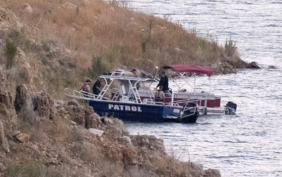 غرق ممثلة والعثور على طفلها لوحده في القارب وسط البحيرة صورة رقم 14