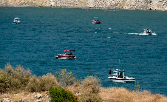 غرق ممثلة والعثور على طفلها لوحده في القارب وسط البحيرة صورة رقم 19