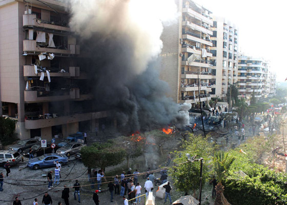 انفجار هائل يهز بيروت: 10 قتلى ومئات الجرحى ودمار هائل صورة رقم 2