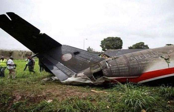انشطار طائرة هندية لدى هبوطها وسقوط ضحايا صورة رقم 5