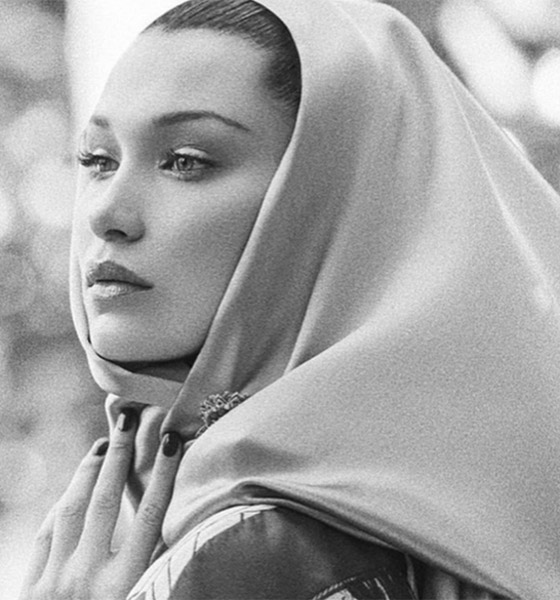 بيلا حديد تتضامن مع المحجبات وتوجه رسالة للدول: لباس المرأة ليس من شأنكم! صورة رقم 6