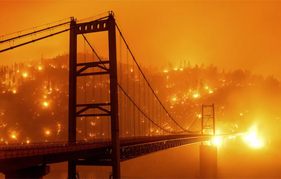 كاليفورنيا جحيما برتقاليا: النيران تلتهم مساحات قياسية ولا تزال مشتعلة صورة رقم 1