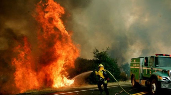 كاليفورنيا جحيما برتقاليا: النيران تلتهم مساحات قياسية ولا تزال مشتعلة صورة رقم 23