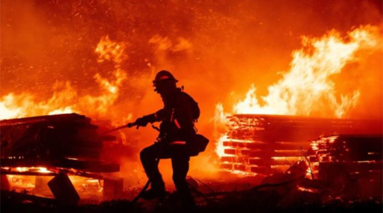 كاليفورنيا جحيما برتقاليا: النيران تلتهم مساحات قياسية ولا تزال مشتعلة صورة رقم 30