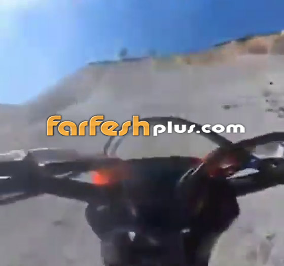 فيديو سقوط راكب دراجة نارية بعد محاولة صعود منحدر صخري والتحليق صورة رقم 3