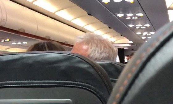فيديو: زوجة تصفع زوجها أمام ركاب طائرة لرفضه إجراءات السلامة! صورة رقم 5