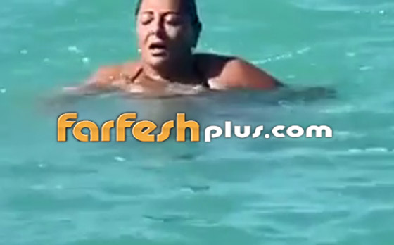 فيديو هالة صدقي بالمايوه تستعرض مهارتها بالسباحة صورة رقم 7