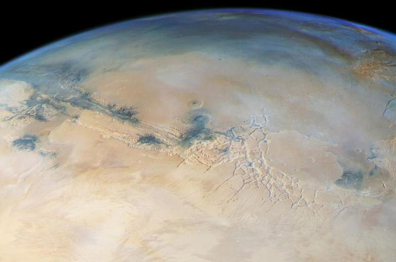 صور: اكتشاف شبكة بحيرات ضخمة على سطح كوكب المريخ صورة رقم 3