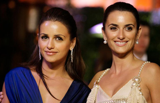لن تصدق الشبه بينهن! 10 نجمات مع أخواتهن يشاركنهن الملامح والمهنة صورة رقم 8