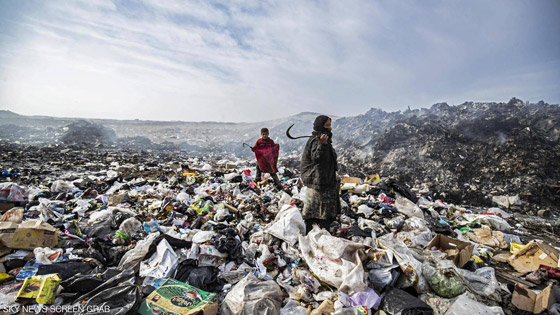 بالصور.. أكوام القمامة مصدر العيش في شمال سوريا صورة رقم 3
