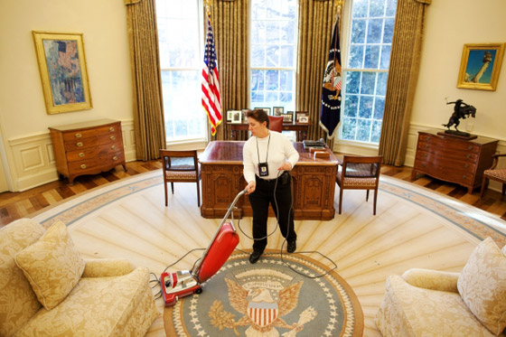نصف مليون دولار.. عملية تنظيف البيت الأبيض بعد رحيل ترامب صورة رقم 8