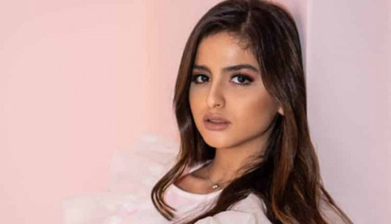 فيديو نادر: حلا الترك طفلة بدون اسنان تغني بجرأة واتقان لأم كلثوم صورة رقم 7