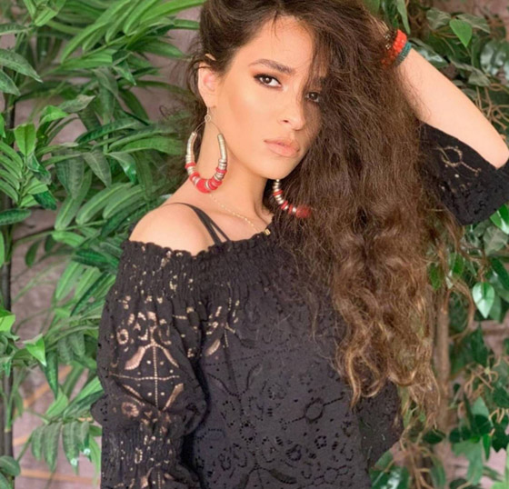 هنا ابنة إبراهيم يسري تجميع بين فيروز وأديل في أغنية جديدة (فيديو) صورة رقم 1