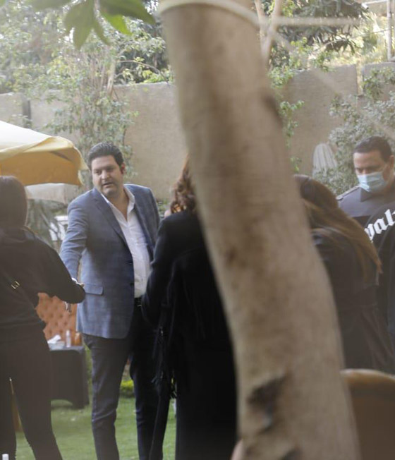 فيديو وصور: جومانا مراد تتلقى العزاء من زملائها الفنانين بوفاة طفلتها دينا  صورة رقم 5