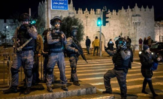 إسرائيل تسمح للفلسطينيين بالوصول لمحيط البلدة القديمة بالقدس صورة رقم 9