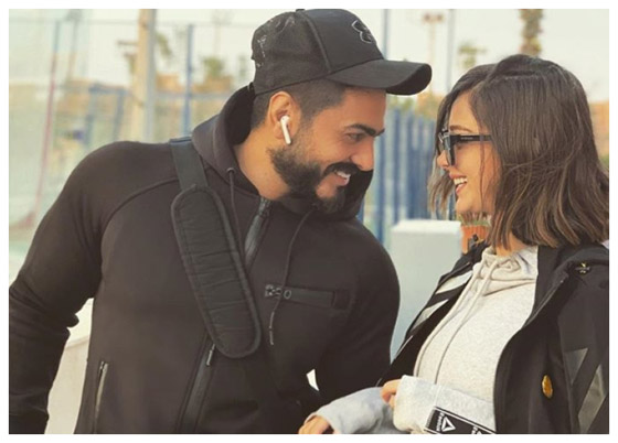 صورة تامر حسني وزوجته بسمة بوسيل بتغيير صادم في ملامحهما: تامر وبسمة البلاستيك! صورة رقم 5