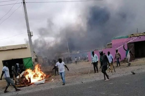 بوادر أزمة كبيرة في السودان.. محتجون يغلقون ميناء بوتسودان صورة رقم 5