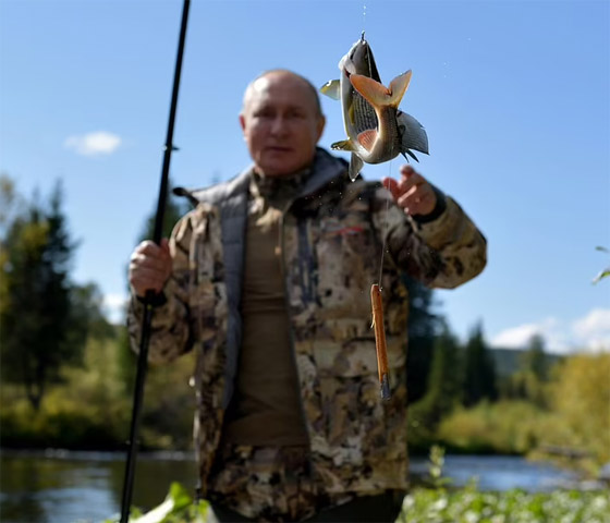 ردا على شائعات إصابته بمرض خطير.. بوتين يستعرض عضلاته برحلة صيد صورة رقم 2