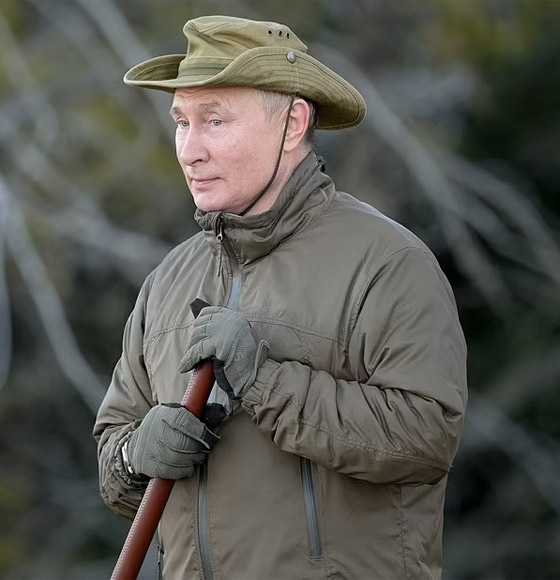 ردا على شائعات إصابته بمرض خطير.. بوتين يستعرض عضلاته برحلة صيد صورة رقم 9