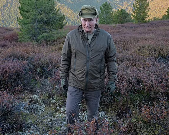 ردا على شائعات إصابته بمرض خطير.. بوتين يستعرض عضلاته برحلة صيد صورة رقم 10