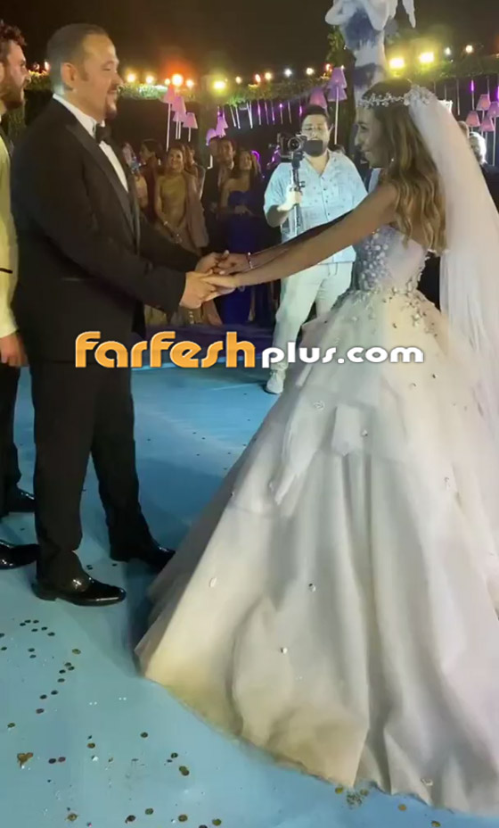 بالفيديو: إيهاب توفيق يغني بحفل زفاف ابنة هشام عباس.. شاهد جمال العروسة صورة رقم 11