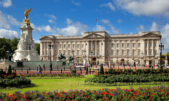 الكشف لأول مرة عن محتويات خزنة سرية للعائلة المالكة في بريطانيا.. تضم وصايا كبار الشخصيات صورة رقم 8
