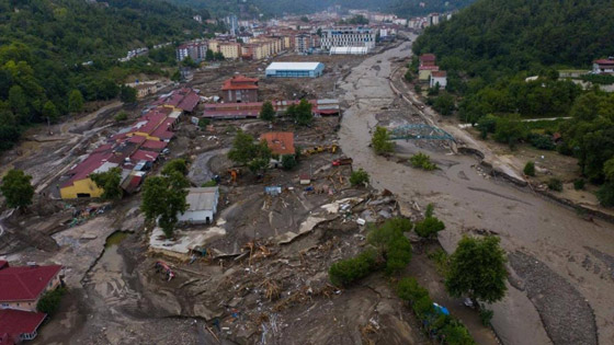 بالصور.. سيول تدمر بلدات تركية وتقتل العشرات صورة رقم 1