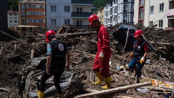 بالصور.. سيول تدمر بلدات تركية وتقتل العشرات صورة رقم 7