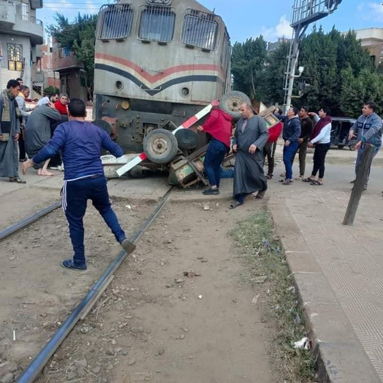 للمرة الثالثة خلال 4 أيام.. قتيل بتصادم قطار بعربة في مصر صورة رقم 4