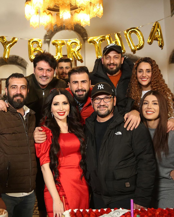 فيديو وصور: نسرين طافش تحتفل بعيد ميلادها الـ40 بالرقص بحماس على أنغام “العراضة الشامية” صورة رقم 6