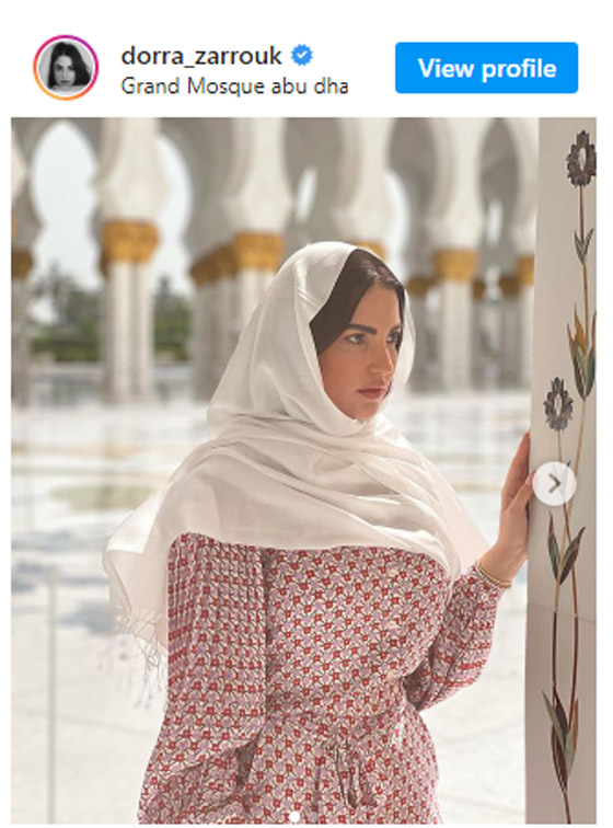 بـ الطرحة.. درة تخطف الأنظار من مسجد الشيخ زايد صورة رقم 1