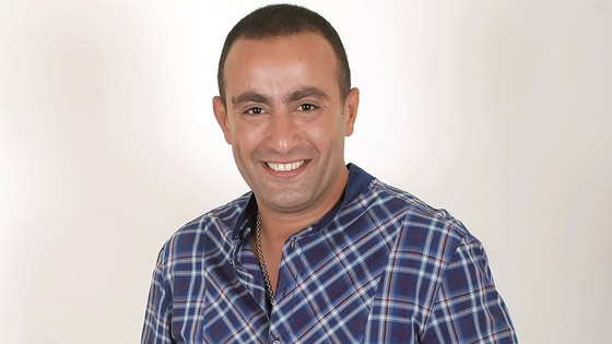 فيديو أحمد السقا يفاجئ جمهوره ويقود عربة بحصان في شوارع القاهرة صورة رقم 2