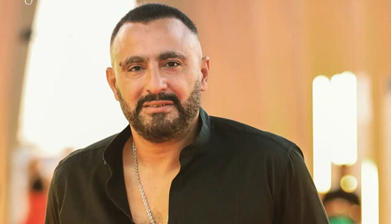 فيديو أحمد السقا يفاجئ جمهوره ويقود عربة بحصان في شوارع القاهرة صورة رقم 3