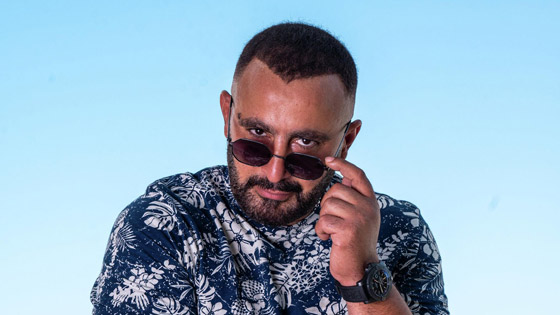 فيديو أحمد السقا يفاجئ جمهوره ويقود عربة بحصان في شوارع القاهرة صورة رقم 6