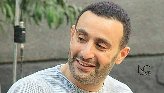 فيديو أحمد السقا يفاجئ جمهوره ويقود عربة بحصان في شوارع القاهرة صورة رقم 7